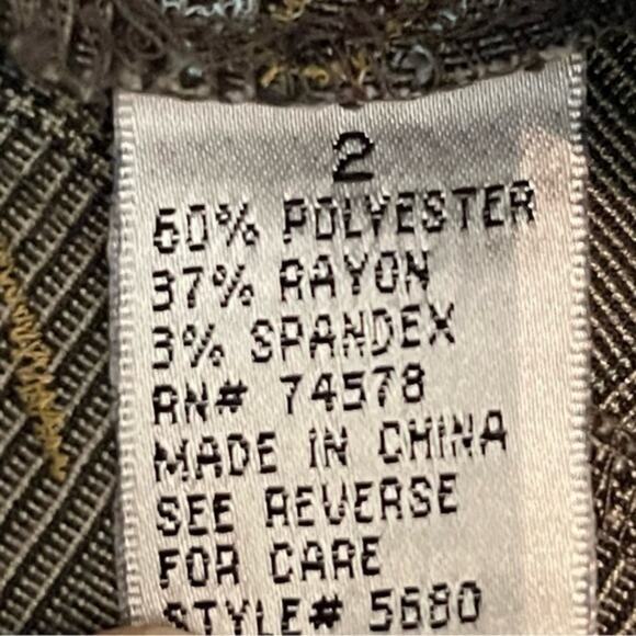 Cache Vintage Embroidered Floral Cuffed Dressy Low Rise Capris Size 2 - Picture 9 of 12